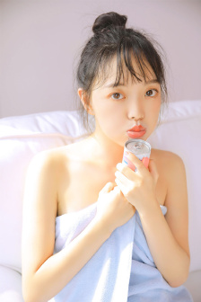 被丝袜脚蹭出精子